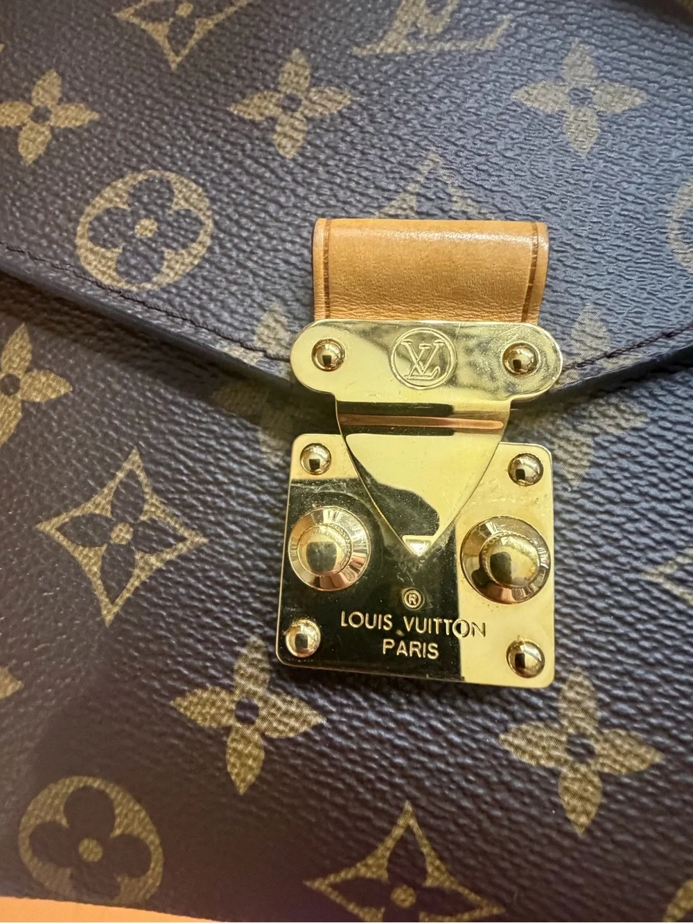 Louis Vuitton Pochette Métis
